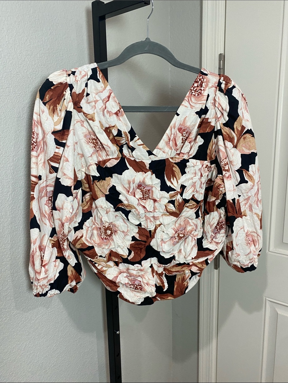 Express Floral V-Neck Puff Sleeve Blouse - Black, Pink & Brown - Picture 9 of 9